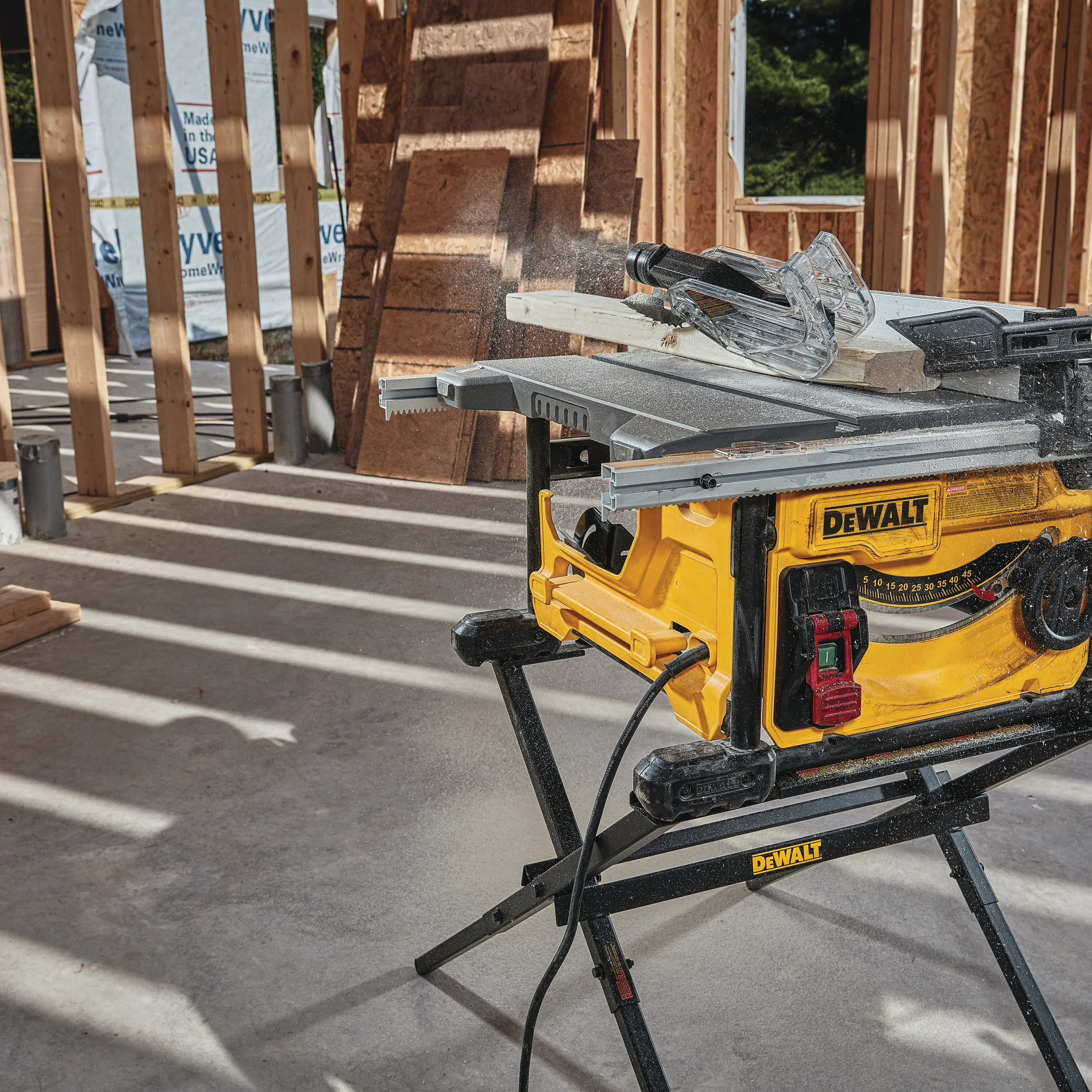 DeWalt DWE7485WS 8-1/4 Compact Jobsite Table Saw with Portable Stand